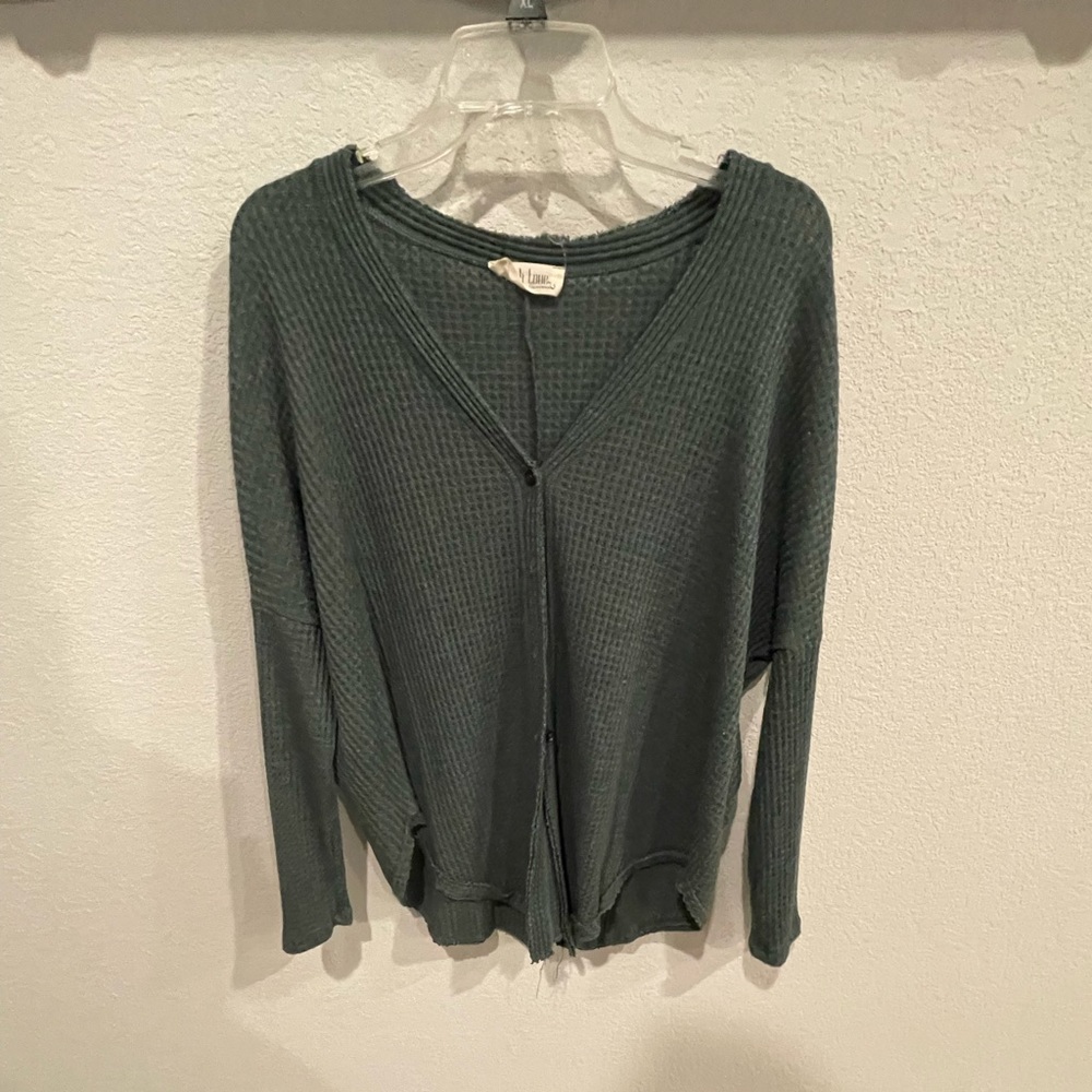 v-neck, button down, quarter sleeve